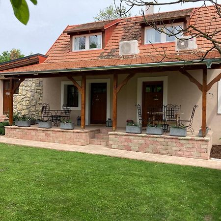 Zsoka Fogadoja Aparthotel Szentantalfa Luaran gambar