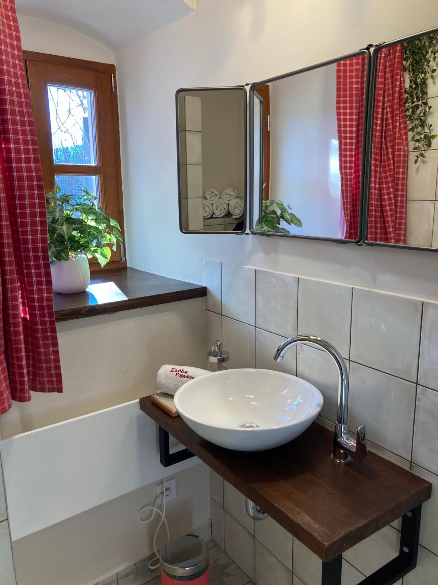Zsoka Fogadoja Aparthotel Szentantalfa Luaran gambar